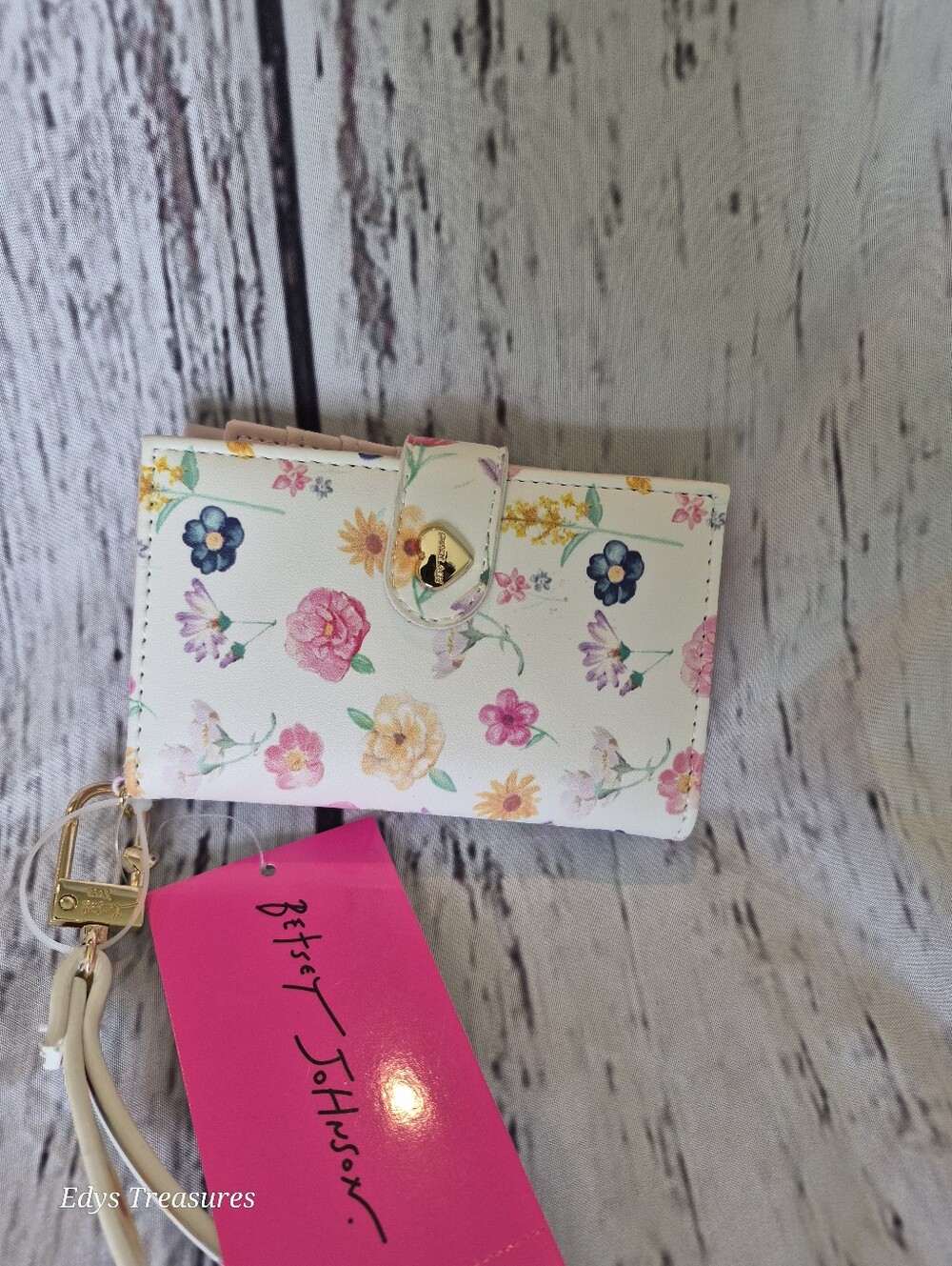 Betsey Johnson Floral Wristlet Wallet NWT Compact Bifold Heart Snap MSRP $54 - Picture 3 of 9